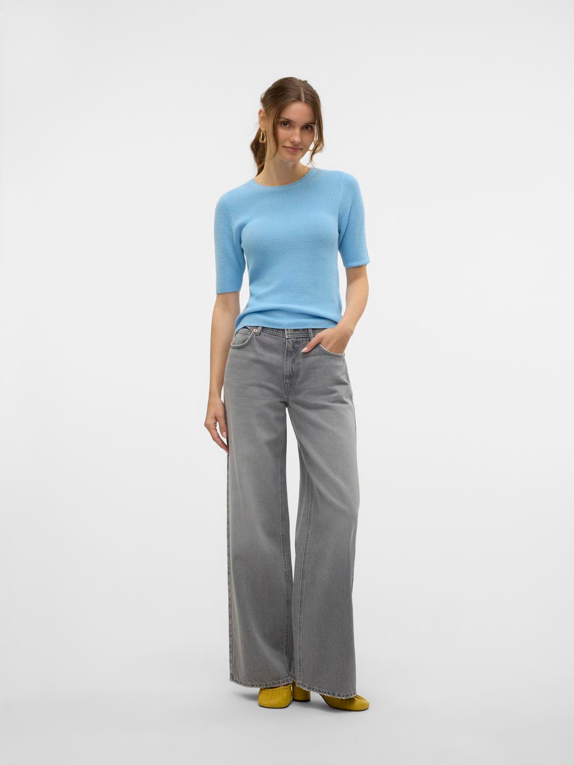 model_shot-front_full